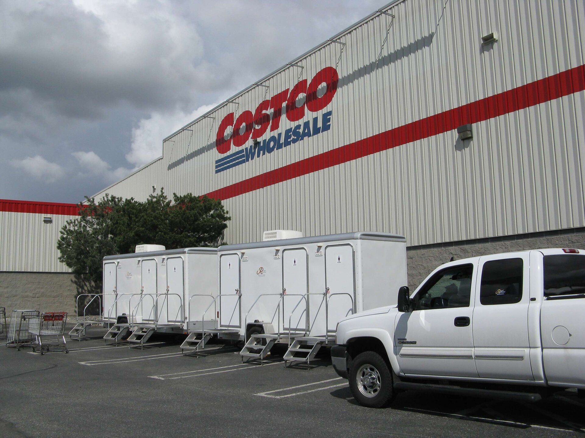 Portable Bathroom and Shower Rentals for Job Sites