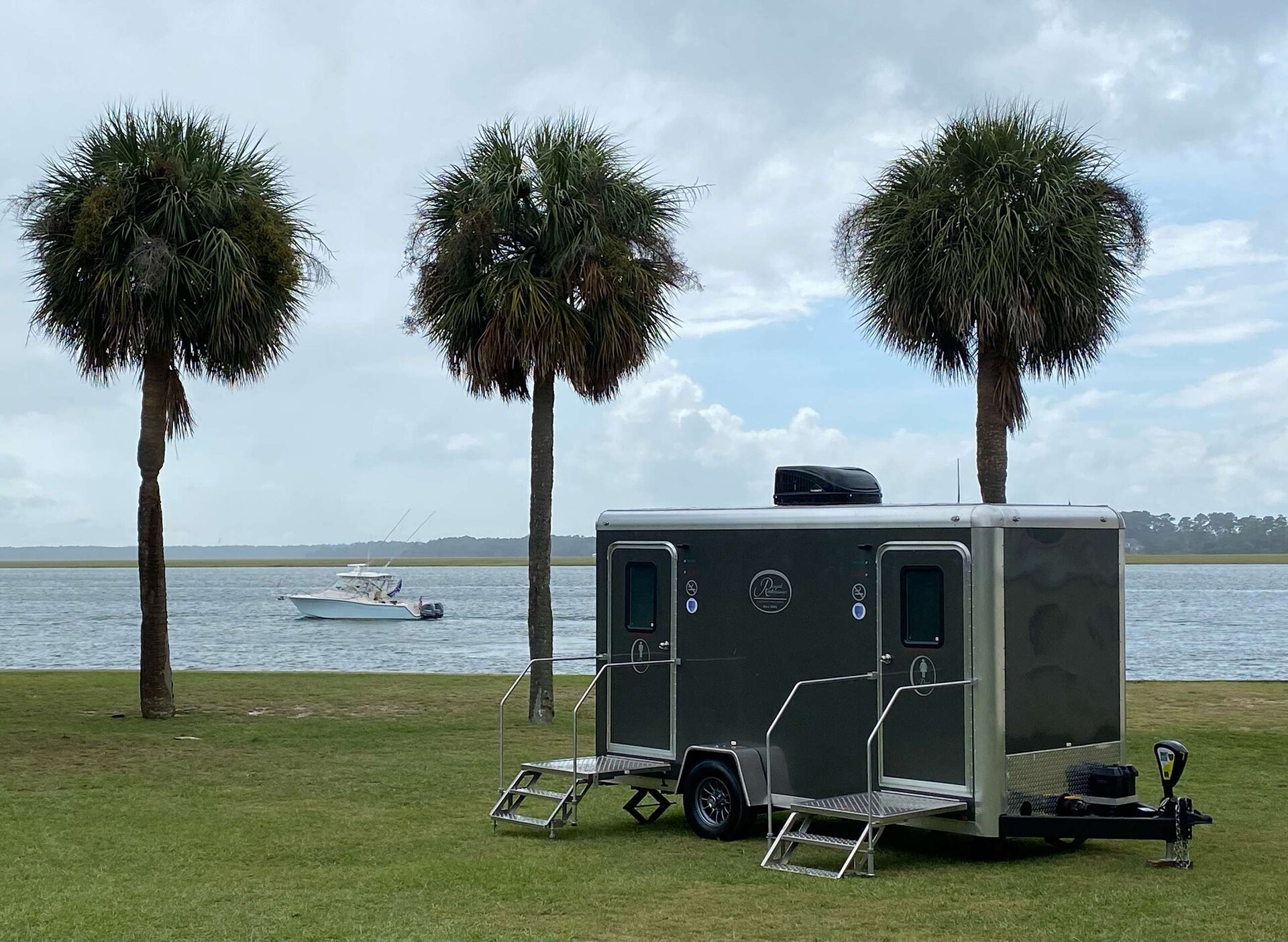 Luxury Portable Bathroom by a lake